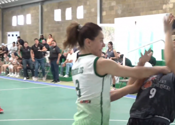 Agresión en la LMBPF… Avispas vs Quetzales Sajoma termina en bronca