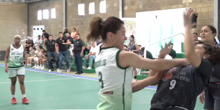 Agresión en la LMBPF… Avispas vs Quetzales Sajoma termina en bronca