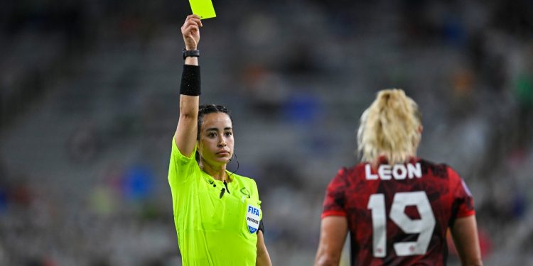 ¡20 años después otra mujer! Katia Itzel García silbará como central en la Liga Mx