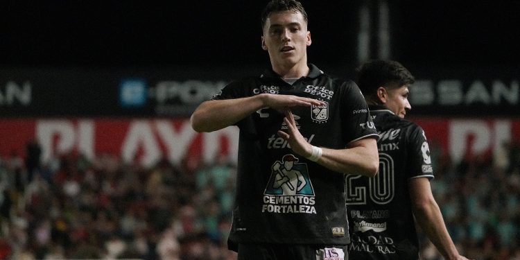 Federico Viñas lleva a León a una victoria revitalizante ante Necaxa