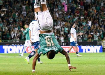 León le pega al Puebla y se mete en zona de play in