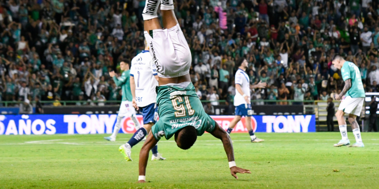 León le pega al Puebla y se mete en zona de play in