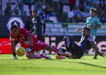 Ofrece León su peor tarde en semanas y Querétaro se queda con el triunfo