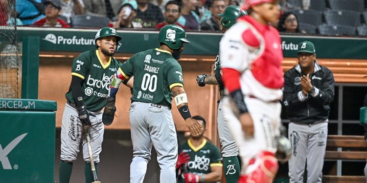 Abre Bravos de León con derrota serie ante Diablos Rojos