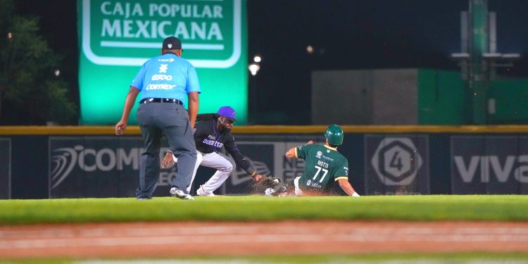 Bravos de León se lleva el segundo ante Conspiradores y va por su primera barrida