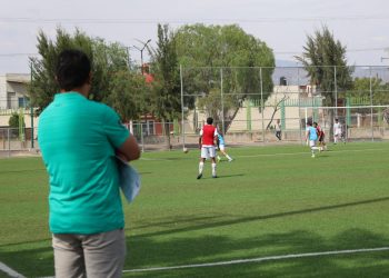 Buscan jóvenes alcanzar su sueño en las visorías del Club León y Comude León