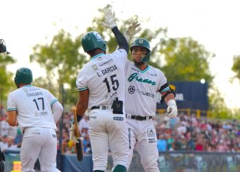 Salen los Bravos de León a Veracruz por su primera gira del año