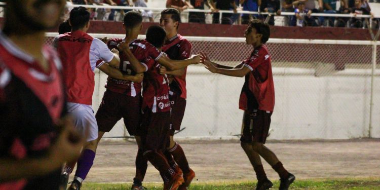 Petroleros de Salamanca gana y depende de sí en la última fecha para entrar a liguilla