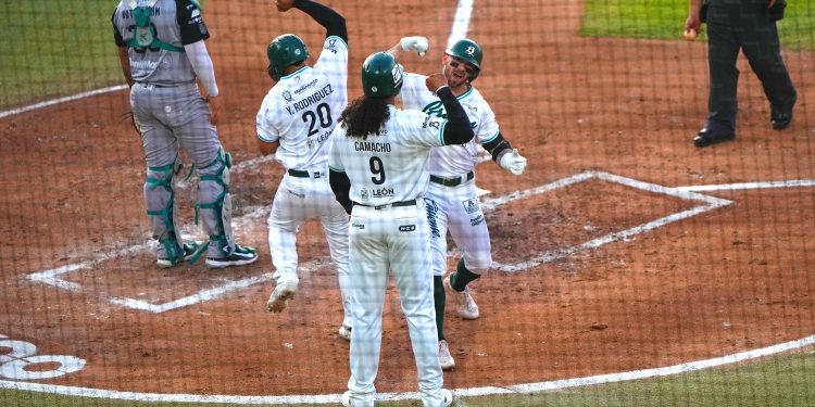 Bravos le responde a Olmecas con dos jonrones de Jimmy Kerrigan