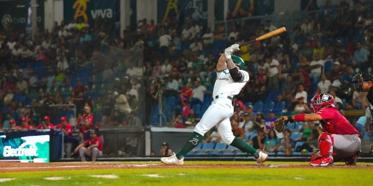 Abren Bravos de León serie en casa ante Piratas con triunfo