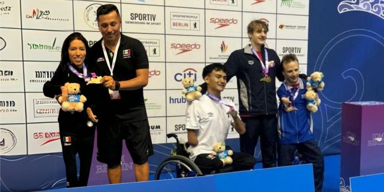 Fabiola Ramírez, Ángel Camacho y Jesús Hernández en el podio del ‘Citi Para Swimming World Series Berlín 2024’