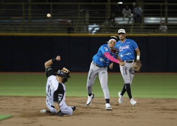 Caen Bravos de León en el primero de su visita a Oaxaca