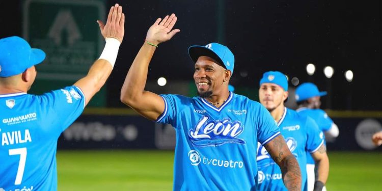 Remolca Eddy Díaz a Bravos de León para igualar la serie ante Tigres