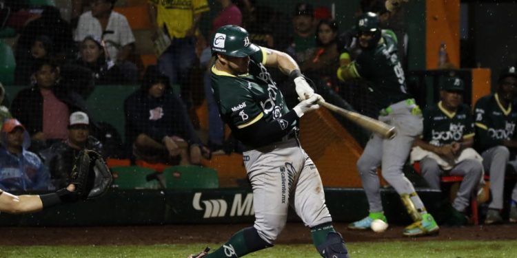 Rescata Bravos de León la victoria en el cierre de la serie ante Leones en Yucatán