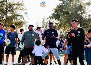 André Onana entrena con 60 pequeños arqueros en el marco del Keeper Kombat 2024