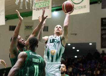 Unas renovadas Abejas de León debutan con derrota ante Santos del Potosí