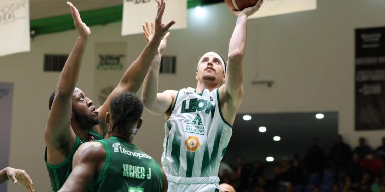 Unas renovadas Abejas de León debutan con derrota ante Santos del Potosí