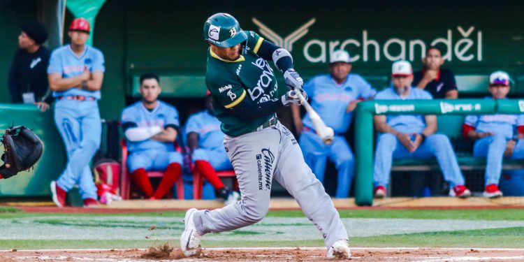 Bravos de León dejan atrás cinco caídas en fila y rescatan el tercero ante Veracruz