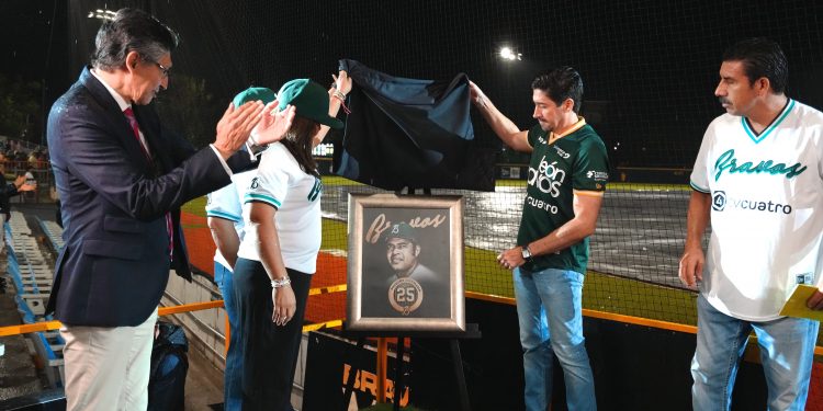 Merecido homenaje… Bravos de León retira el dorsal 25 de “Paquín” Estrada