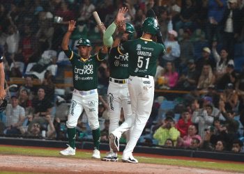 Bravos de León divide doble cartelera ante Piratas de Campeche