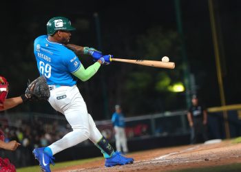 Bravos de León cae ante Diablos con rally en el último tercio y se iguala la serie