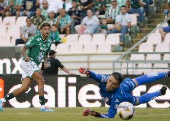 Jhonder Cádiz vuelve a salvar al León de la derrota y empata ante Necaxa