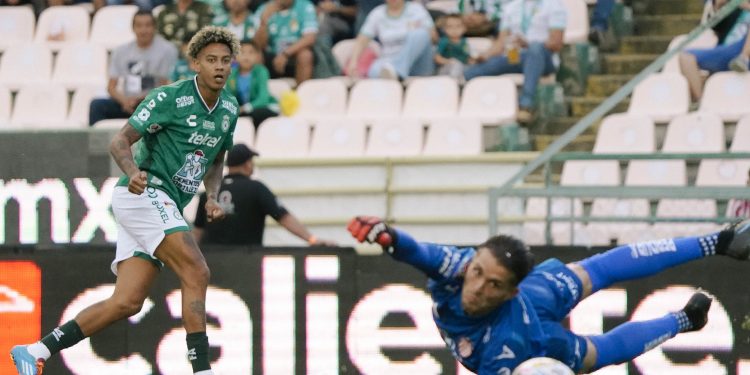 Jhonder Cádiz vuelve a salvar al León de la derrota y empata ante Necaxa