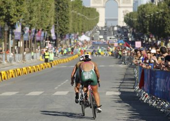 Cierra Lizeth Rueda París 2024 con prueba de triatlón relevos mixto