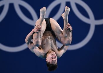 Avanza Osmar Olvera a semifinales en el trampolín 3m