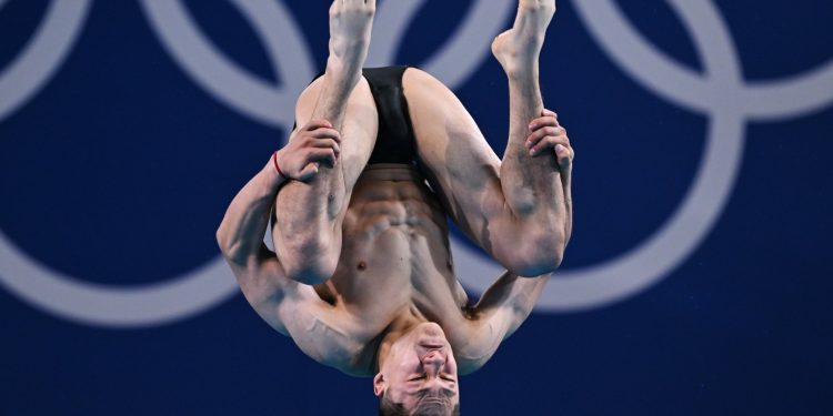 Avanza Osmar Olvera a semifinales en el trampolín 3m