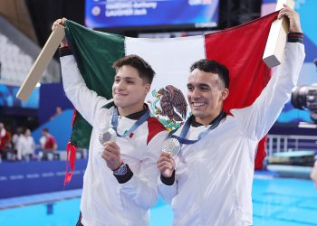 Osmar Olvera y Juan Celaya se bañan con plata histórica en París 2024