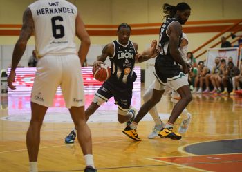 Abejas de León afina la puntería y vence a Correcaminos