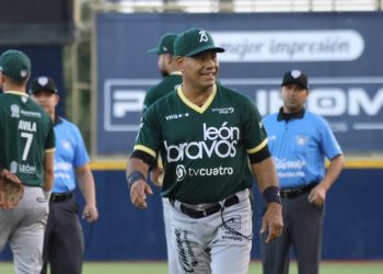 Ratifica Bravos de León a Matías Carrillo como manager para 2025