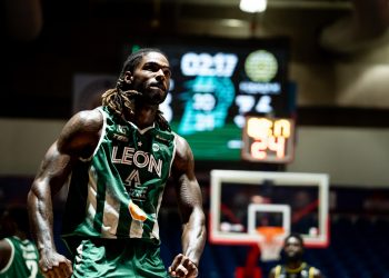 Con drama y en tiempo extra, Abejas de León se lleva la serie completa ante el líder Fuerza Regia