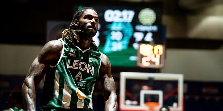 Con drama y en tiempo extra, Abejas de León se lleva la serie completa ante el líder Fuerza Regia