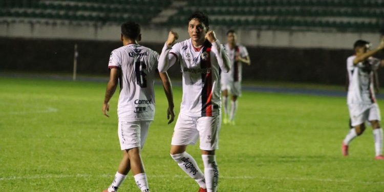 Irapuato sigue con paso perfecto y como líder en la Liga Premier