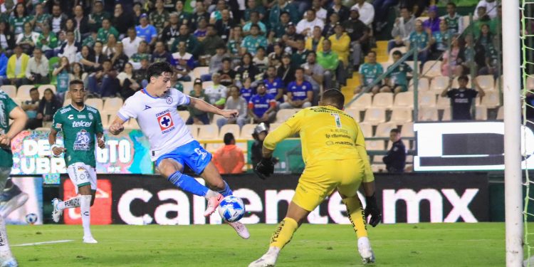 Eduardo Berizzo se presenta al frente de León con caída ante Cruz Azul