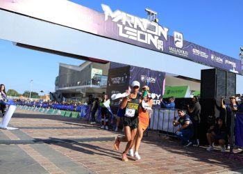 Rubén Chávez y Leah Kigen se coronan en el Maratón León 2024