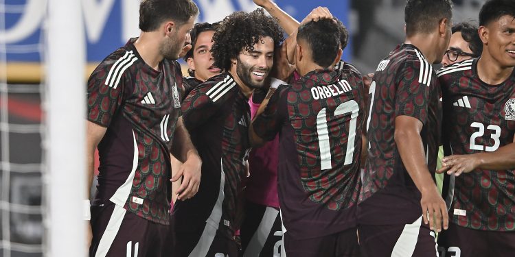 México se aprovecha de una débil Nueva Zelanda y gana en el estreno de Javier Aguirre