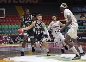 Abejas de León rescata la victoria en casa de Mineros; es apenas su cuarta en la temporada