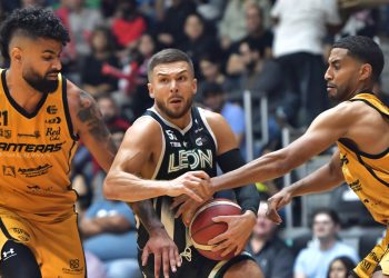 Abejas de León no sabe ganar… Dejan ir ventaja de 17 puntos y caen ante Panteras