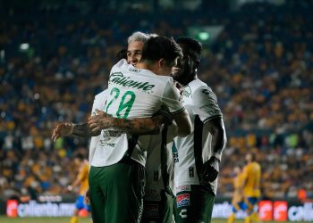 Arrebata arbitraje triunfo a León sobre Tigres