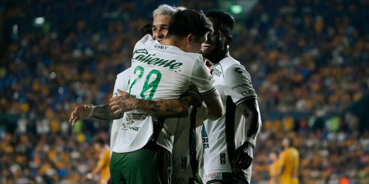 Arrebata arbitraje triunfo a León sobre Tigres