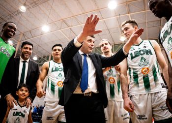 Abejas de León consigue su primer triunfo en suelo leonés ante el líder Astros