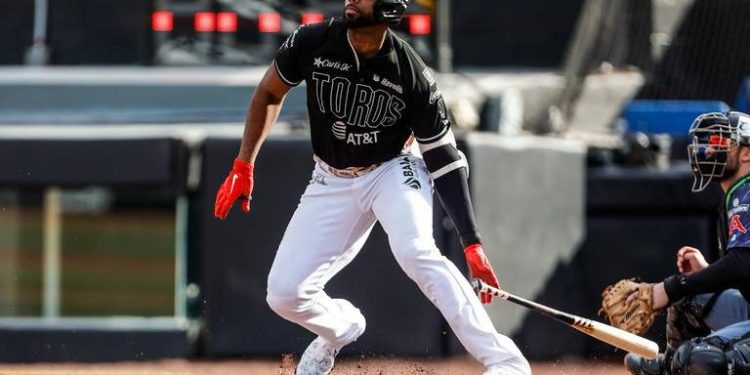 Desde Tijuana, llega Aderlin Rodríguez a Bravos de León