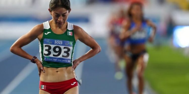 CONADE retira beca a Laura Galván