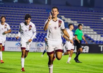 Petroleros de Salamanca, más líder que nunca tras vencer a Lobos ULMX