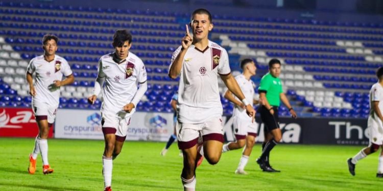 Petroleros de Salamanca, más líder que nunca tras vencer a Lobos ULMX