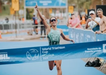Brilla Rosa Tapia con oro en Copa del Mundo de Triatlón en Brasil