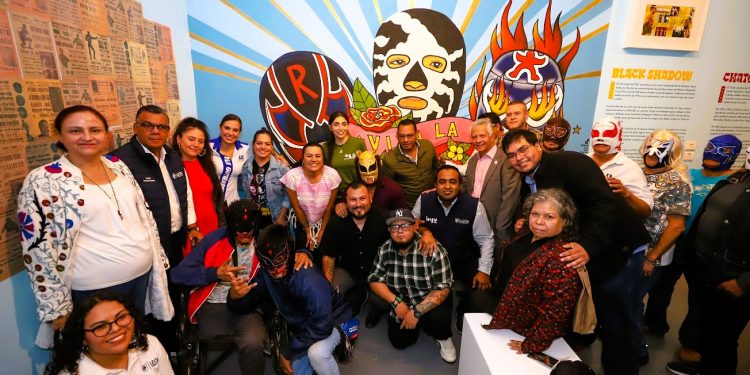 Exposición de Lucha Libre en León celebra la historia del deporte y su impacto cultural